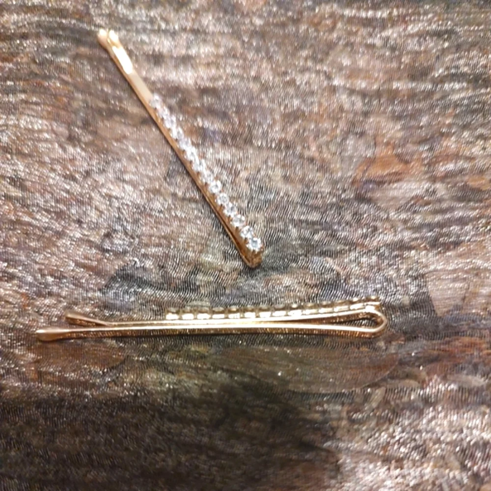 🔸💎🔸NWOT Sparkling Brilliant Petite Round Cut Rhinestone & Gold Clasp Barrette